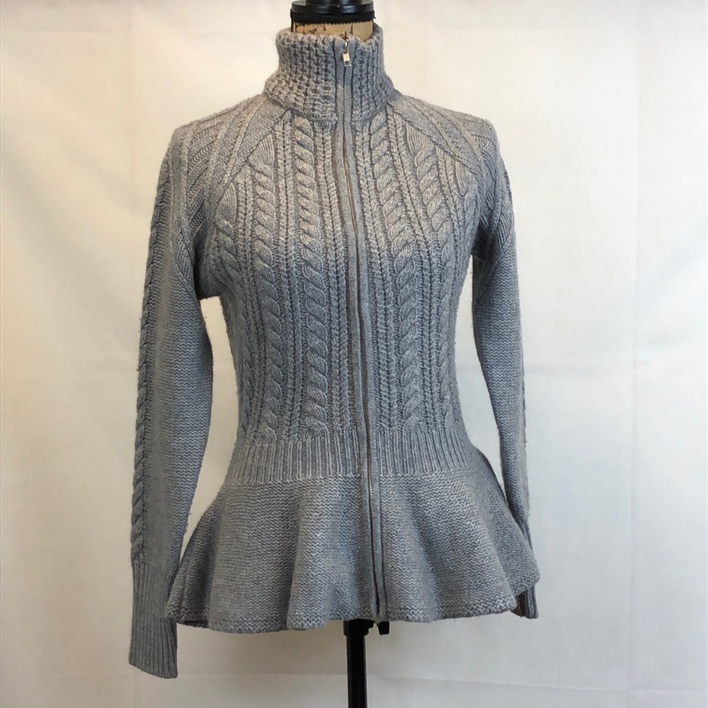 Neiman Marcus Cashmere sweater